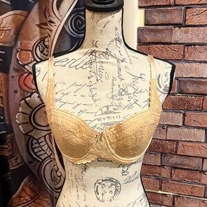 Luxurious Lace Underwire Bra in Gold